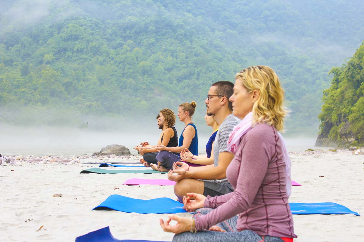 6_beach_yoga1